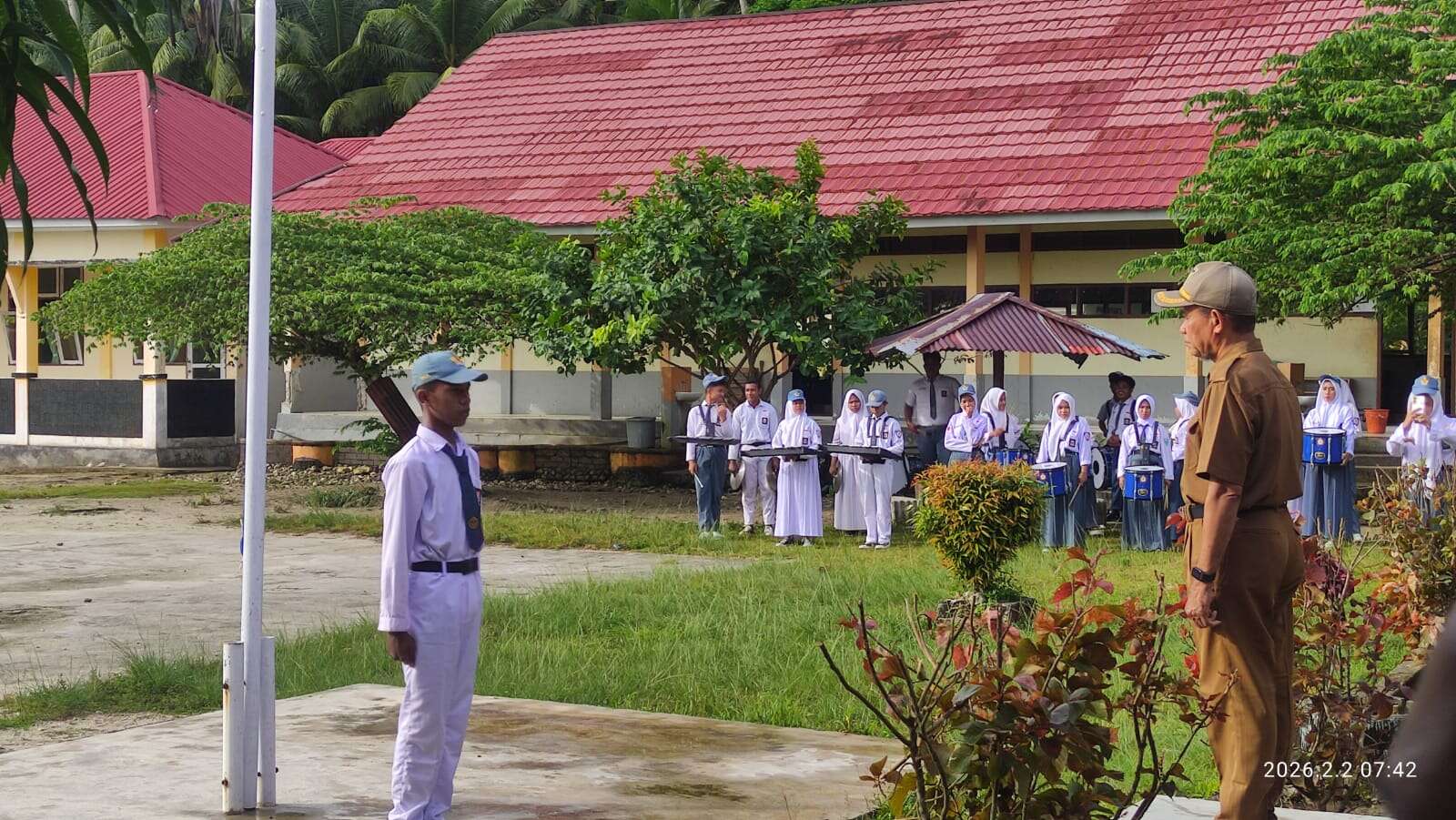 Upacara Memperingati hari pendidikan sawerigading 2 - 2 - 57 di SMA negeri 1 Bangkurung